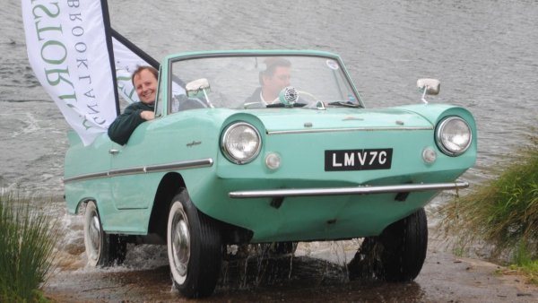 Безспорно това е най-очарователната и необичайна кола в този списък, собственост на 36-ия президент на САЩ. Колата-амбифия може да се движи както по суша, така и по вода, продукт е на Западна Германия. От автомобила са направени 3878 бройки в периода 1960-65 г. и не се продава добре, както се надяват създателите й. Днес обаче този модел е доста търсен от колекционерите.